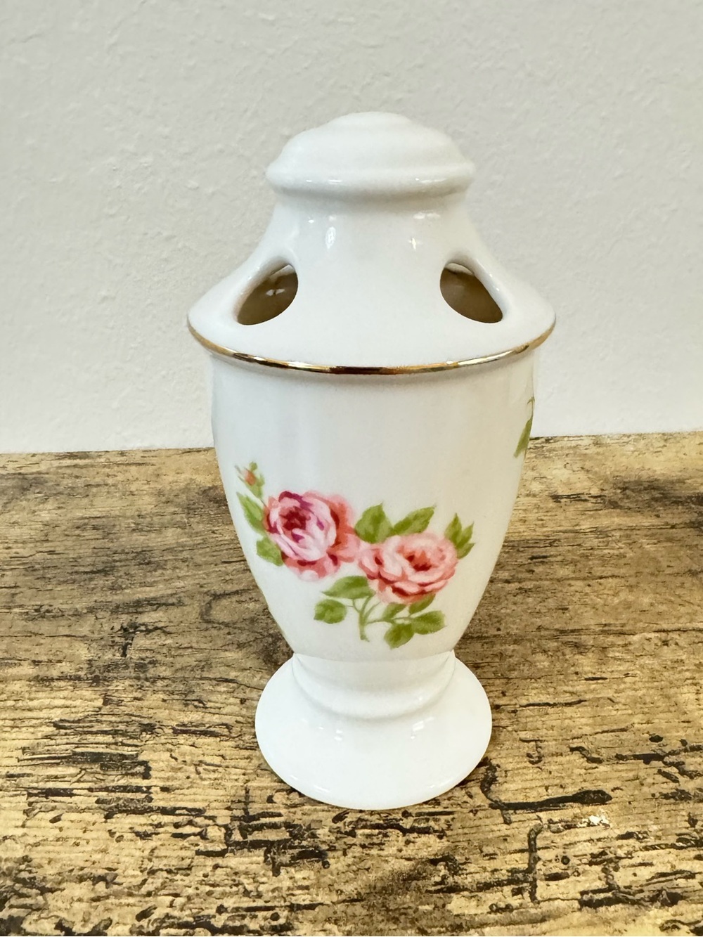 Martha Stewart Rose Bathroom Set | Soap Dish & Toothbrush Holder - Picture 6 of 14
